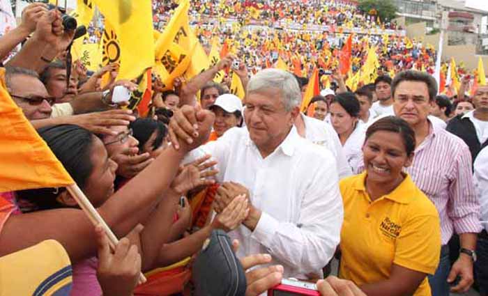 Llama AMLO a redes sociales a vigilar la jornada electoral