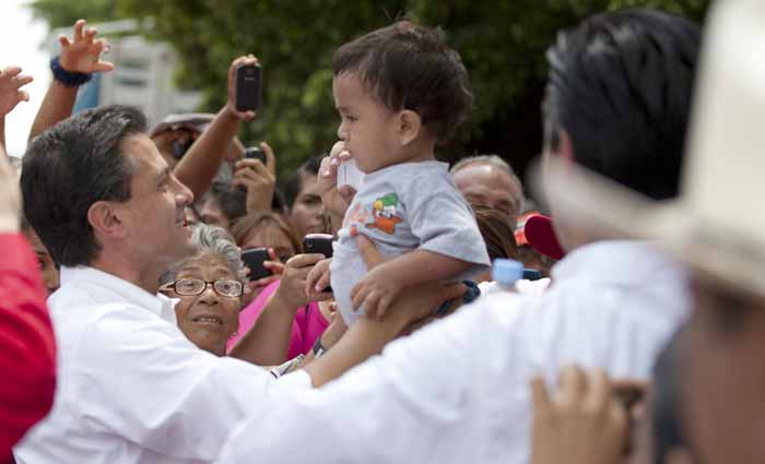Guarda Peña Nieto minuto de silencio por periodistas asesinados Guarda Peña Nieto minuto de silencio por periodistas asesinados