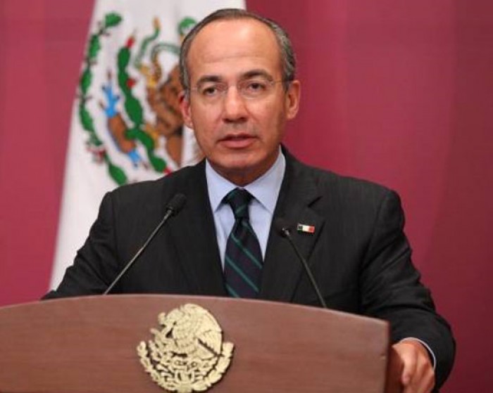 Algunos estados 'se guardan algún cachito de plazas' acusa Calderón Algunos estados 'se guardan algún cachito de plazas' acusa Calderón