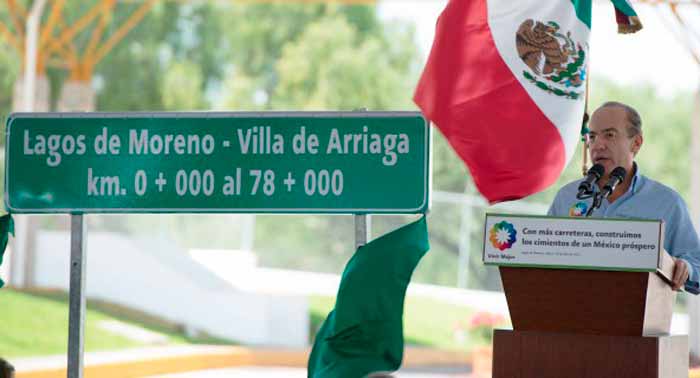 Destaca Calderón construcción de carreteras en su sexenio Destaca Calderón construcción de carreteras en su sexenio