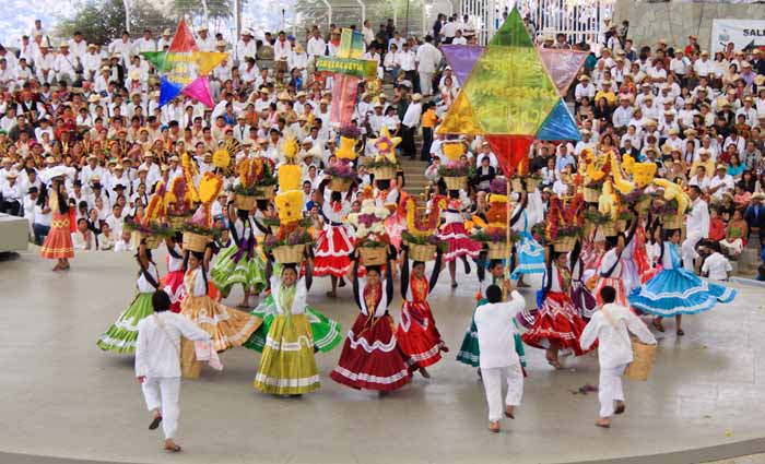 Concluye primera función de la Guelaguetza en Oaxaca