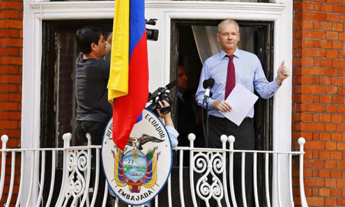 Pide Assange a Obama detener cacería de brujas contra Wikileaks