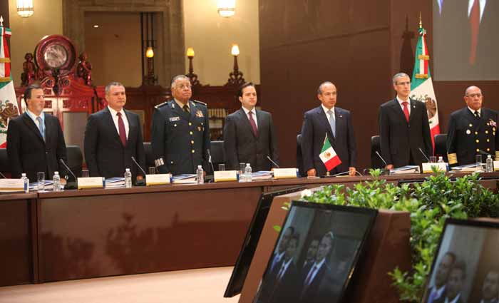 Avanza proceso de transformación institucional en seguridad: Calderón Avanza proceso de transformación institucional en seguridad: Calderón