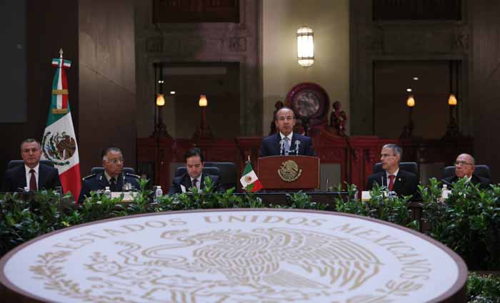 Avanza proceso de transformación institucional en seguridad: Calderón Avanza proceso de transformación institucional en seguridad: Calderón