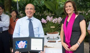 El presidente, Felipe Calderón acompañado de su esposa, Margarita Zavala acudió a la ceremonia de denominación de una variedad de orquídea llamada "Ascocenda Calderón Zavala", la cual es una práctica única de la República de Singapur como parte del protocolo para las visitas de los jefes de Estado y de Gobierno.