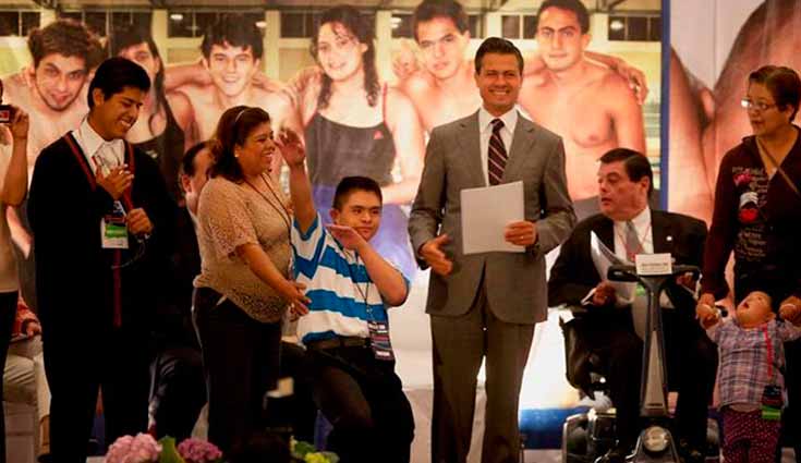 Ofrece Peña Nieto apoyos a personas con discapacidad