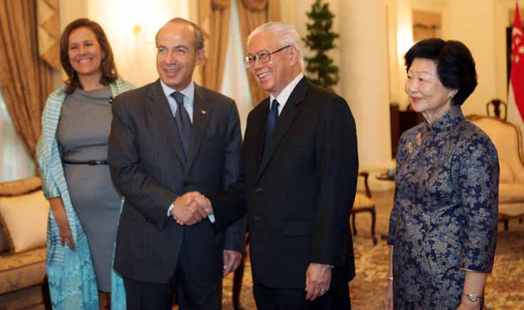 Pugna presidente Calderón por estrechar relaciones México-Singapur