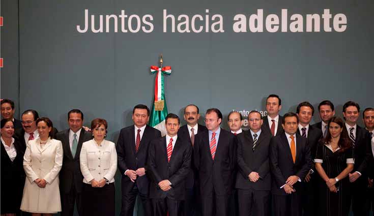 Presenta Peña Nieto a equipo de transición