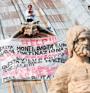 Protesta empresario en cúpula del Vaticano Protesta empresario en cúpula del Vaticano