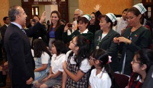 Calderón anuncia universalización de la vacuna contra el Papiloma Humano Calderón anuncia universalización de la vacuna contra el Papiloma Humano