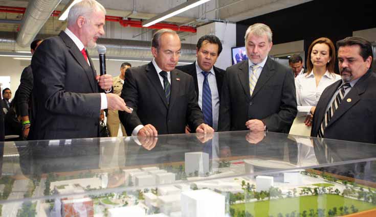 Inaugura Calderón autopista Guadalajara-Colima