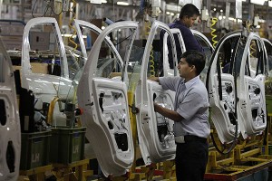 Presume Obama rescate de industria automotriz en EEUU