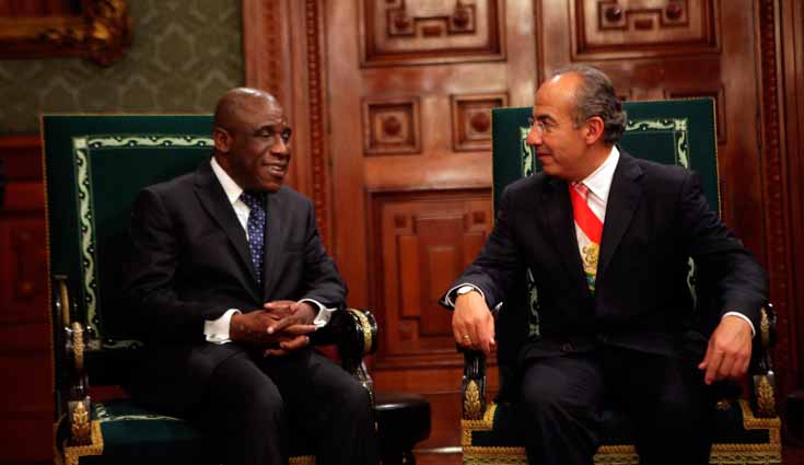 Recibe Calderón cartas credenciales de embajadores