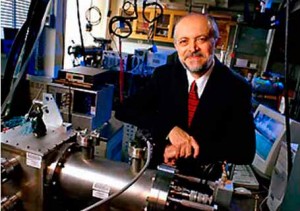 Trabaja Mario Molina con equipo de EPN