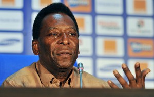 Hospitalizan a Pelé para ser operado
