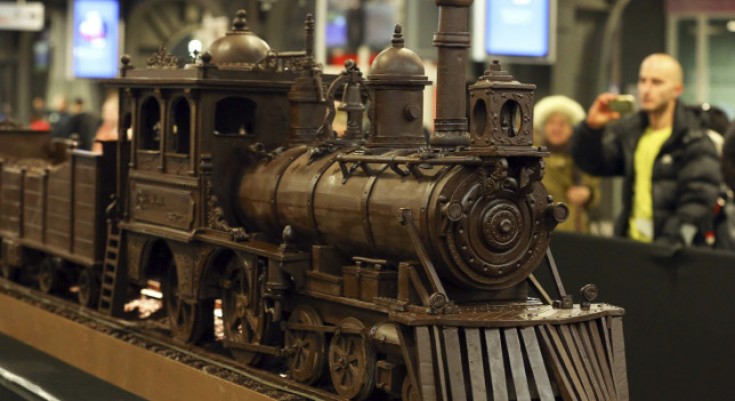 Fabrican un tren de chocolate de 34,5 metros de longitud y 1.285 kilos en Bélgica Fabrican un tren de chocolate de 34,5 metros de longitud y 1.285 kilos en Bélgica