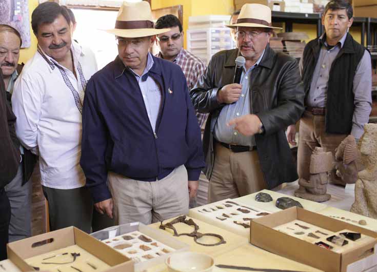 Resalta presidente Calderón beneficios de construir carreteras Resalta presidente Calderón beneficios de construir carreteras