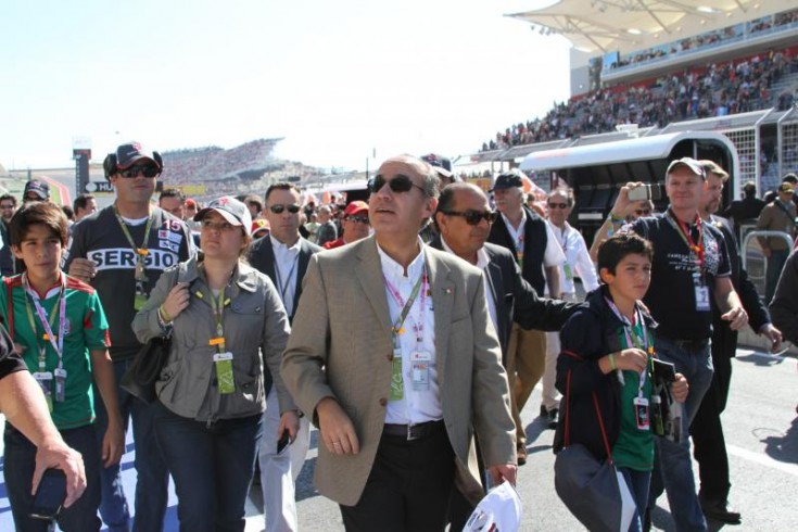 Se suma Calderón a la `Checomanía` Se suma Calderón a la `Checomanía`