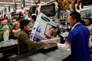 Mejora 4.8% confianza del consumidor en octubre: INEGI