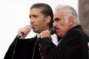 Pide Alejandro Fernández una oración por su padre