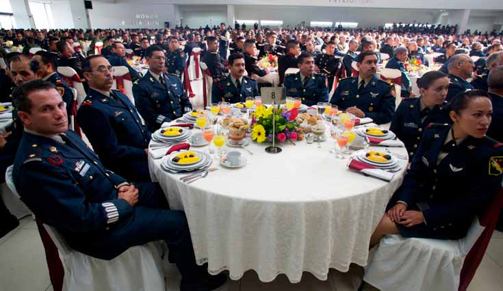 Ofrecen Fuerzas Armadas desayuno de honor al presidente Peña Nieto Ofrecen Fuerzas Armadas desayuno de honor al presidente Peña Nieto