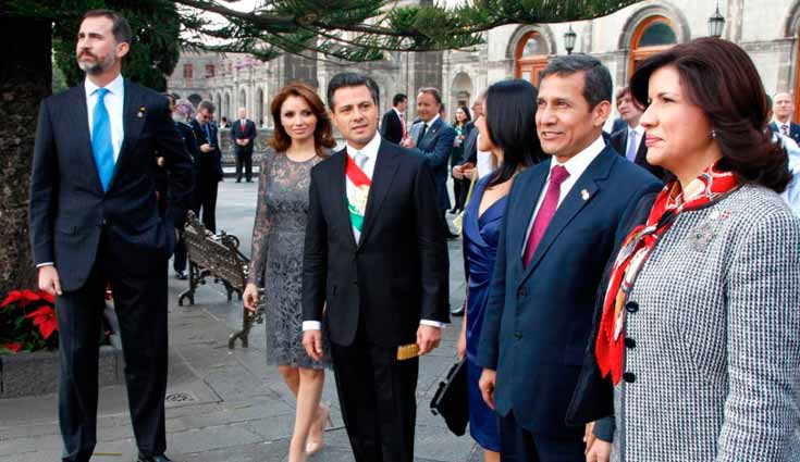 Angélica Rivera, esposa de Enrique Peña Nieto publica primera foto oficial de la familia