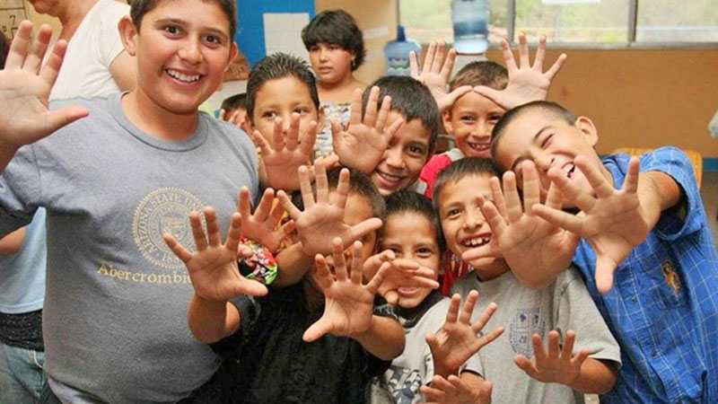 El Día de la Felicidad, Una Luz entre Sombras…