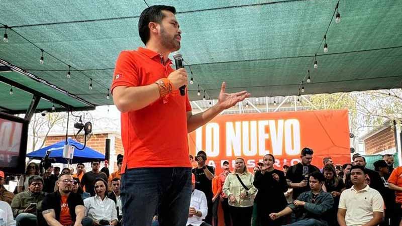 Álvarez Máynez se compromete con jornaleros a mejorar condiciones laborales