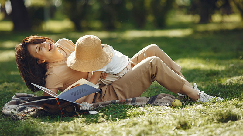 El Día de la Felicidad, Una Luz entre Sombras…