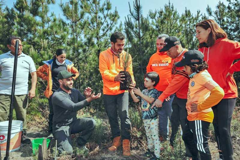 Álvarez Máynez se compromete con apoyo a deportistas y al medio ambiente