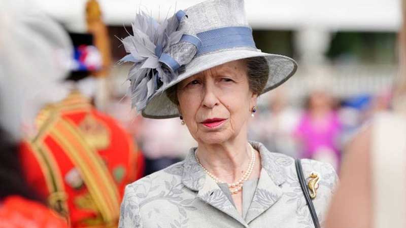Princesa Ana de Inglaterra sufre conmoción cerebral y heridas tras incidente con un caballo