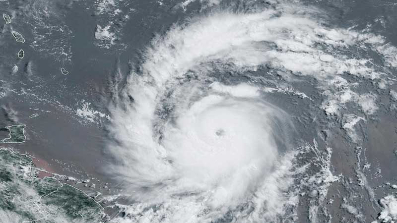 Beryl se convierte en un 'muy peligroso' huracán categoría 3 sobre el Caribe