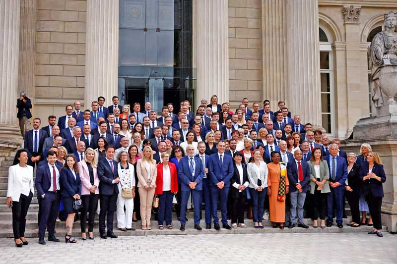 Macron rompe el silencio y pide 'una mayoría sólida' con 'fuerzas republicanas' para formar Gobierno