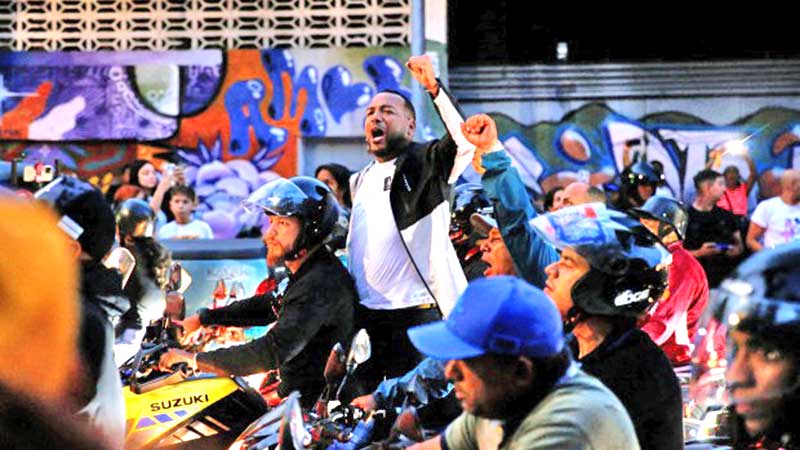 Consejo electoral de Maduro lo declara reelecto; en conteo se cae el sistema