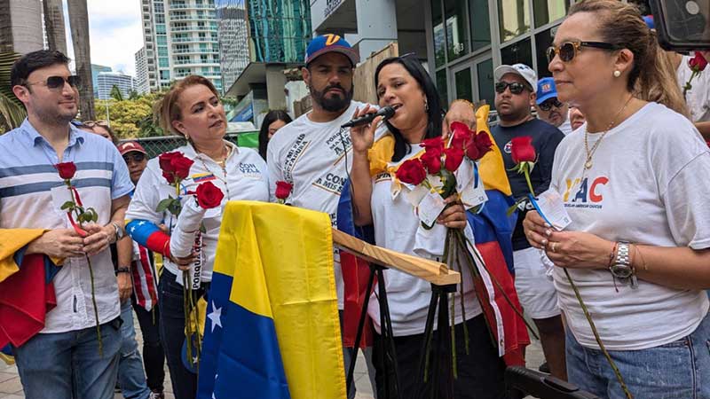 Venezolanos en Miami protestan por no poder votar en las presidenciales