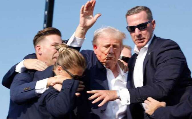 Evacuan a Trump de mitin en Pensylvania tras escucharse disparos