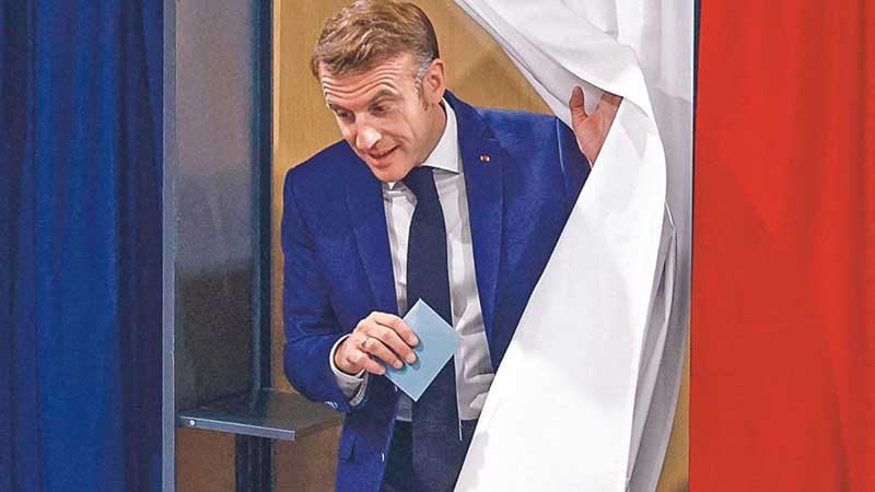 Macron enfrenta lío tras quedar tercero en primera vuelta