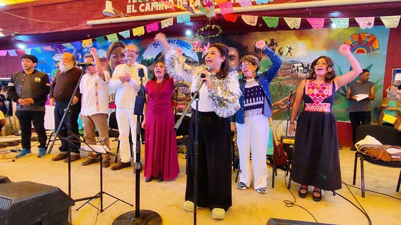 guqtbbkxqaat724 copia