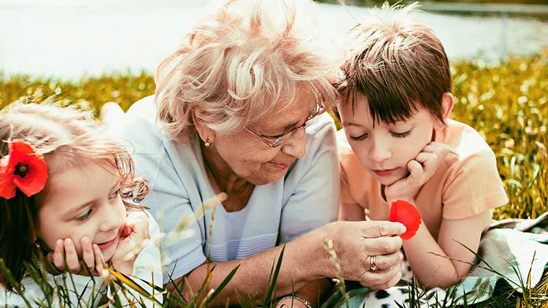 abuela nietos felicidad