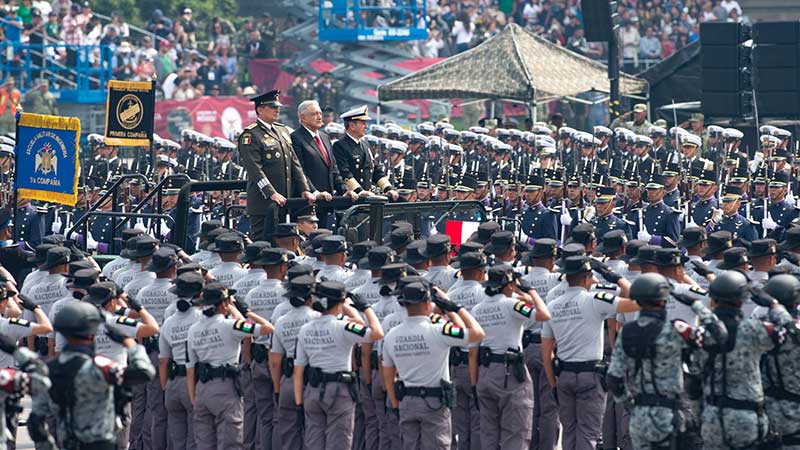 AMLO encabeza su último Desfile Militar como comandante supremo de las Fuerzas Armadas