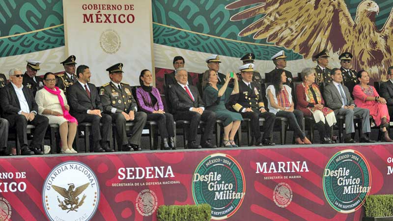 AMLO encabeza su último Desfile Militar como comandante supremo de las Fuerzas Armadas