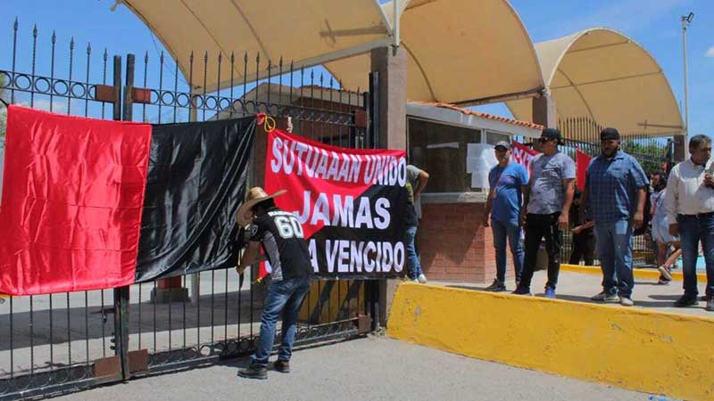 trabajadores de la narro se