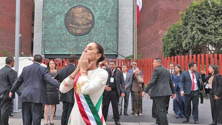 Claudia Sheinbaum rinde protesta como primera Presidenta de M&eacute;xico