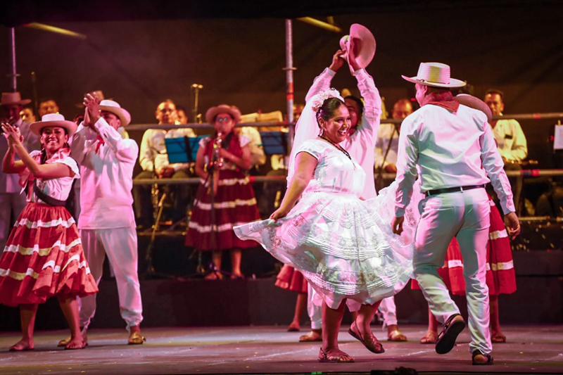 Oaxaca llena de fiesta el arranque del Cervantino