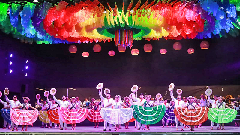 Oaxaca llena de fiesta el arranque del Cervantino