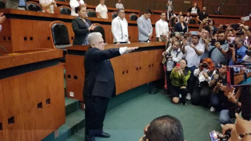 Por Chilpancingo y por Alejandro Arcos: Gustavo Alarcón rinde protesta como edil de Chilpancingo