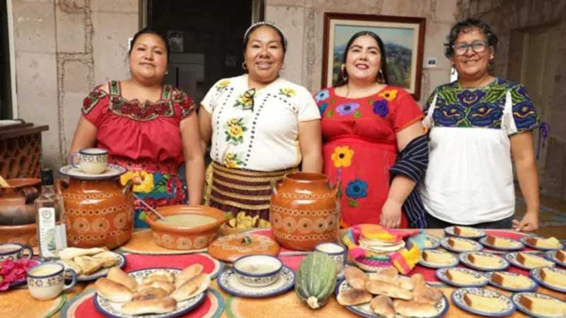 Atole de cempasúchil, tradición de muertos que disfrutan los vivos