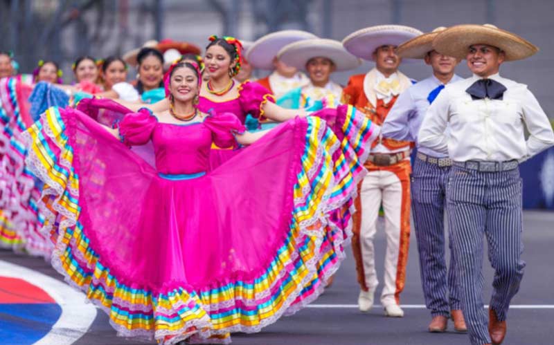 Fiesta mexicana: afición se apodera del Estadio GNP para apoyar a Checo Pérez