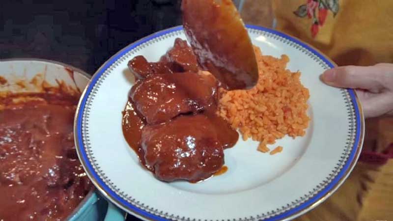Receta fácil de adobo de cinco chiles para pierna o lomo navideño