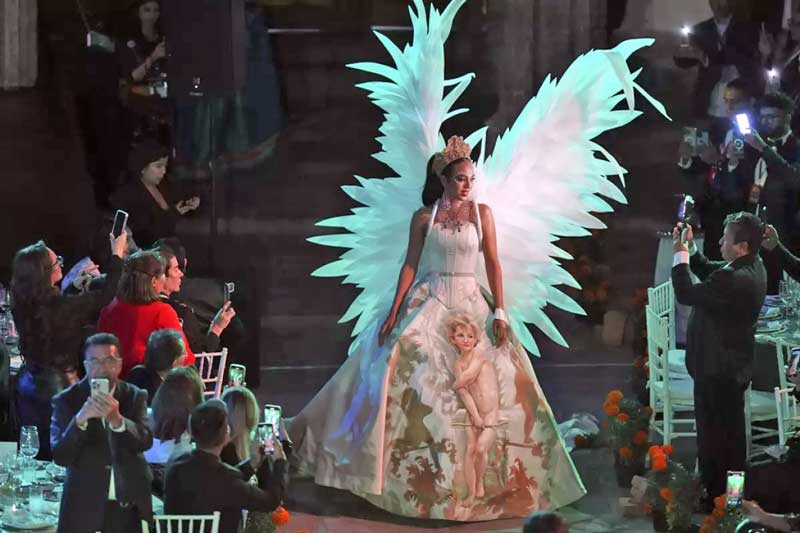 Miss Universo se llena de color con La Gala de las Catrinas